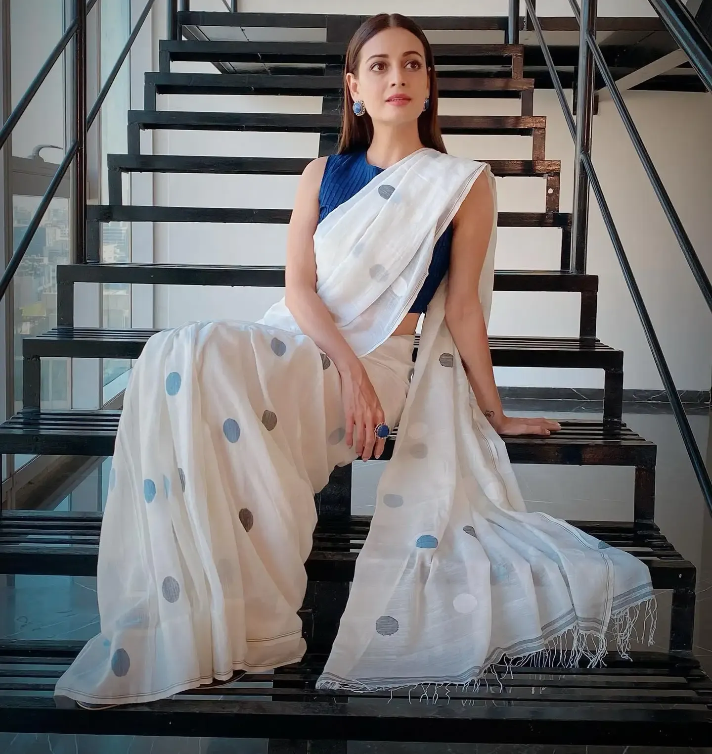 Indian Actress Dia Mirza Images In Sleeveless White Color Saree